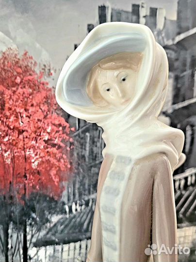 Фарфоровая статуэтка Лладро Дама с борзой