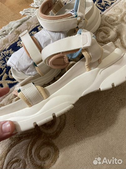 Босоножки Zara