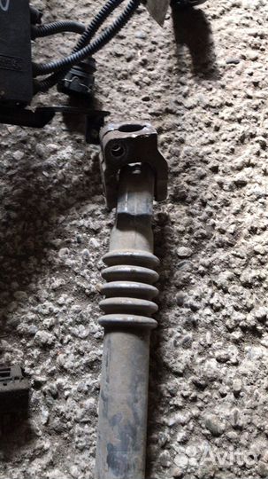 Продаю рулевой карданчик Бмв е60 Авторазбор