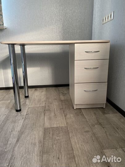 Письменный стол