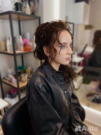 Стилист (Прически и макияж)