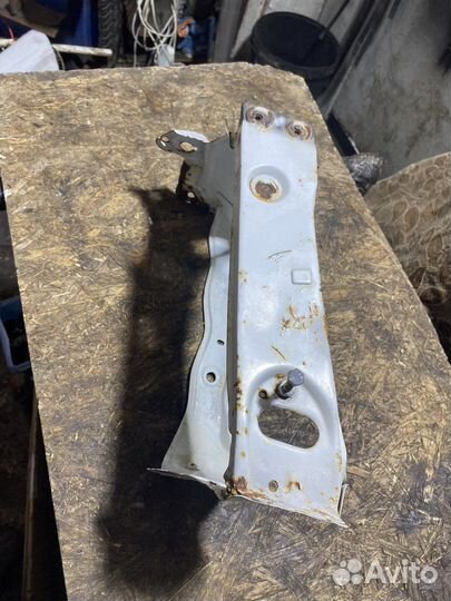 Рамка левой фары mercedes benz w202