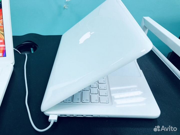 Apple Macbook 5GB/240Gb SSD