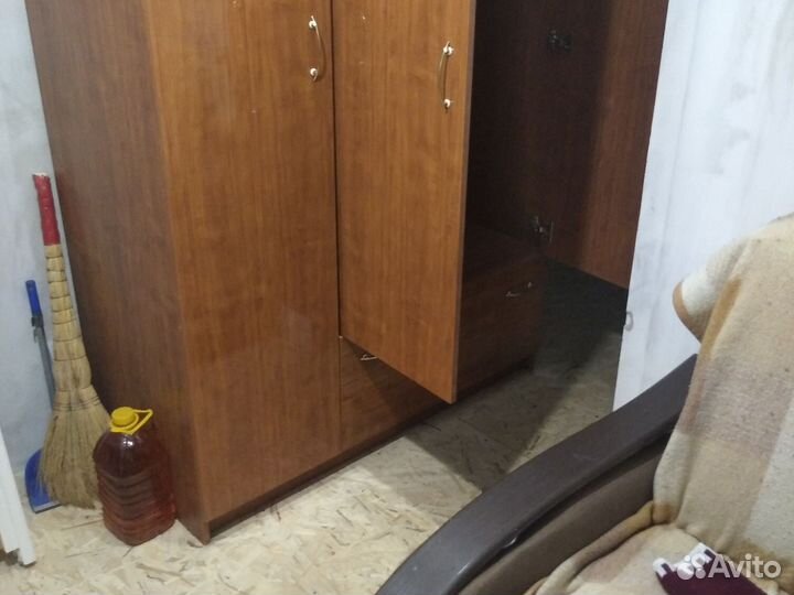 Шкаф распашной с полками бу