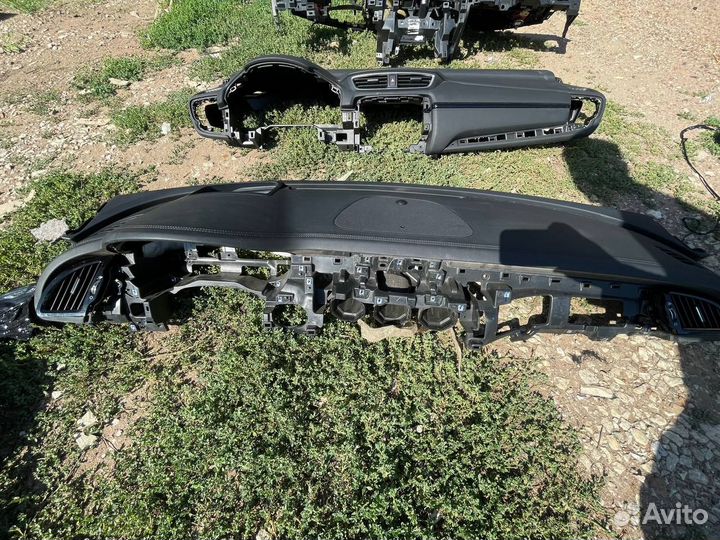 Торпедо с подушкой Киа Стингер