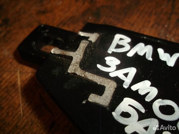 Доводчик замка багажика (BMW X6)