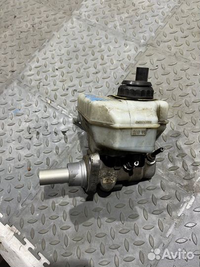 Главный тормозной цилиндр в сборе с бачком