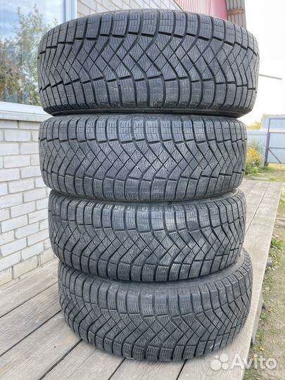 Pirelli Ice Zero FR 215/55 R18 99H