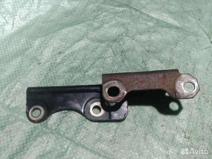 Петля капота левая Mitsubishi Galant 7 1995