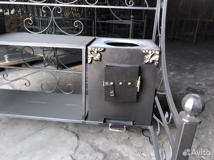 Мангал с крышей