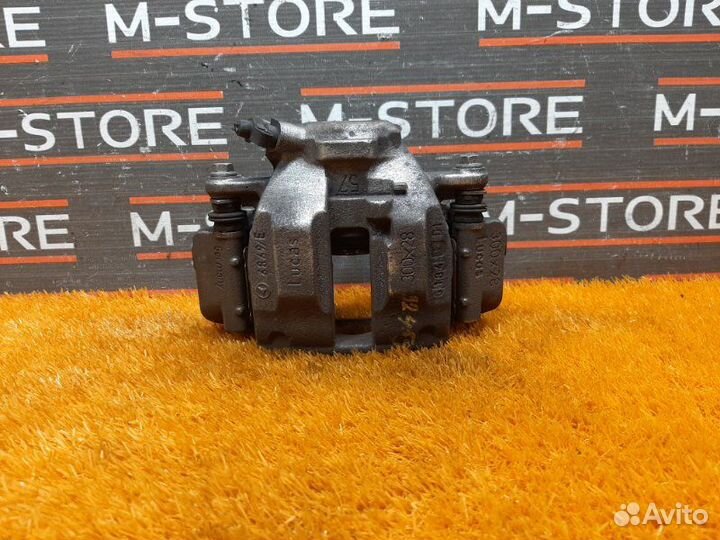 Суппорт передний левый Mercedes-Benz Clk-Class