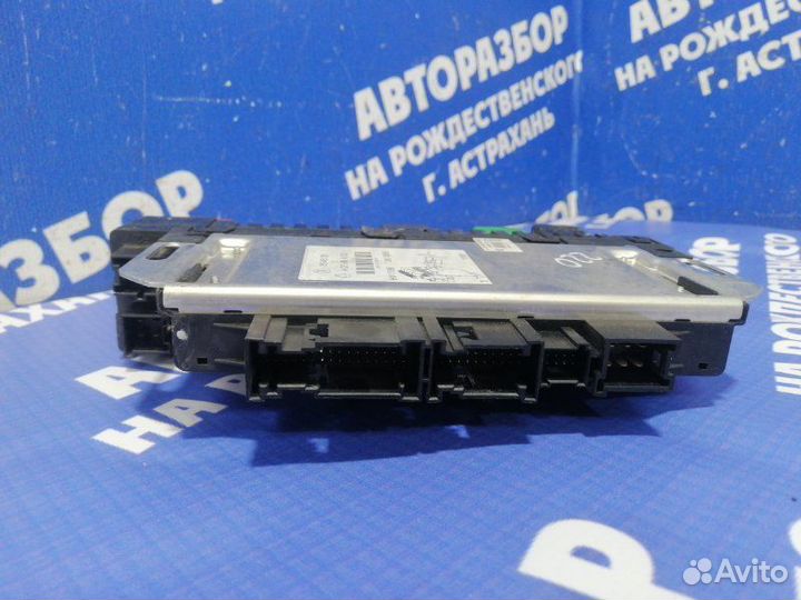 Блок предохранителей под капот Mercedes-Benz W220