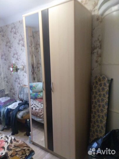 Шкаф с зеркалом