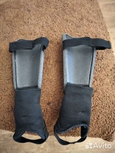 Щитки футбольные