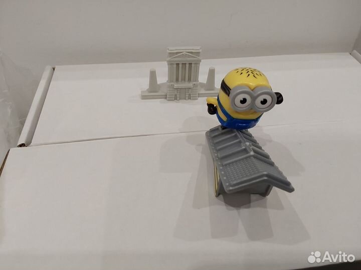 Киндер сюрприз Большой Миньоны