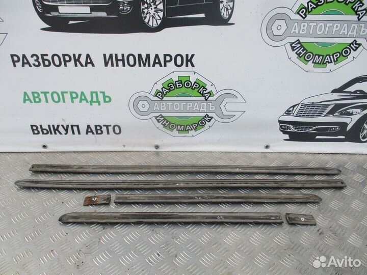 Молдинг двери Mazda Demio 2000г