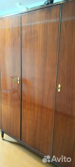 Шкаф распашной 3-х створчатый