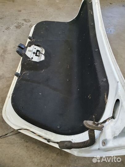 Крышка багажника Ford Focus 2 седан с дефектом