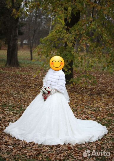 Свадебное платье со шлейфом 42-44