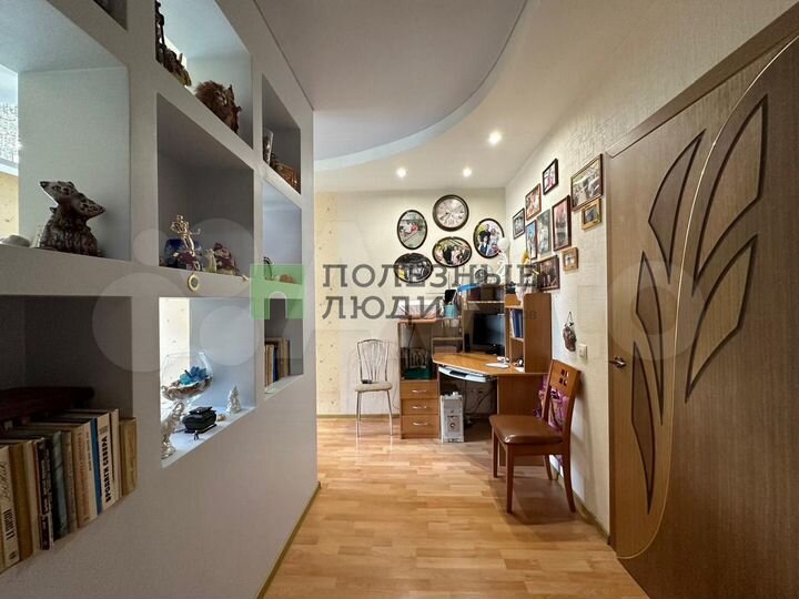 2-к. квартира, 67 м², 1/10 эт.