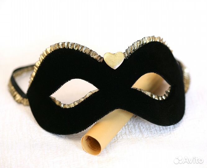Карнавальная маска из бархата (черная и бордовая)