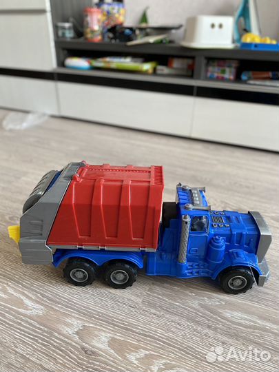 Грузовик мусоровоз