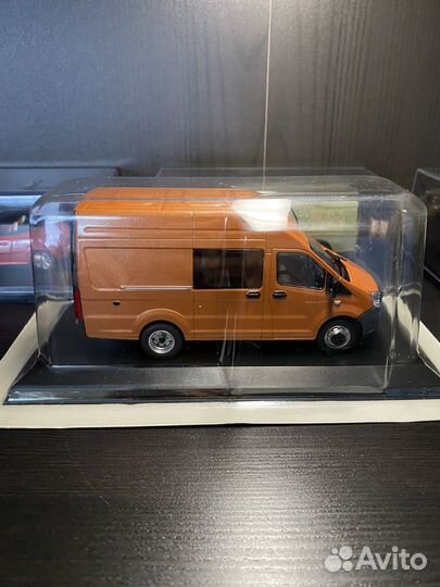 Модель автомобиля 1:43