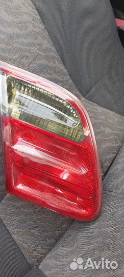 Фонарь крышки багажника mercedes 210