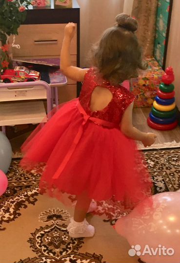 Платья нарядные 98