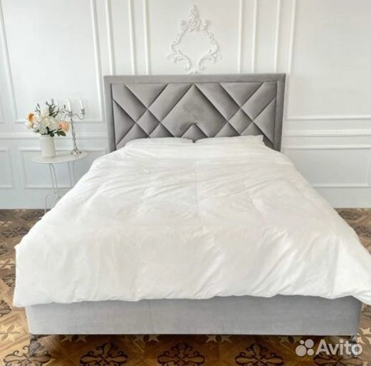 Кровать двуспальная с мягким изголовьем
