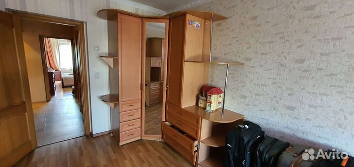 Уголок школьника стол со шкафчиками