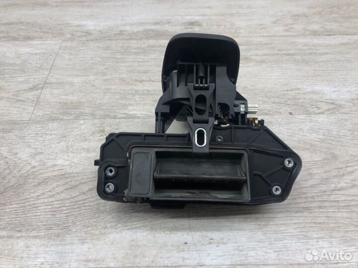 Ручка двери багажника Mercedes-Benz E-Class