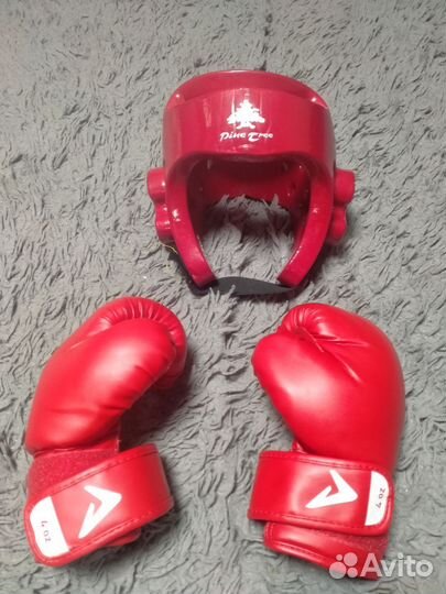 Шлем и перчатки