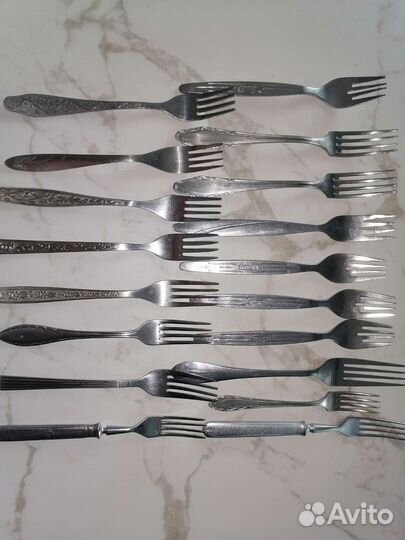 Столовые приборы(ложки, вилки)