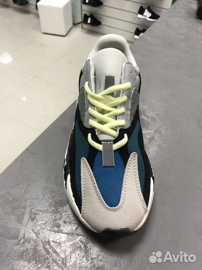 Кроссовки Yeezy 700