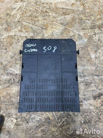 Блок предохранителей комфорта peugeot 308