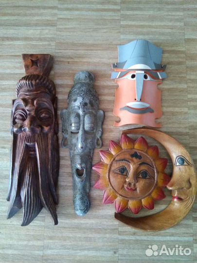 Маска настенная