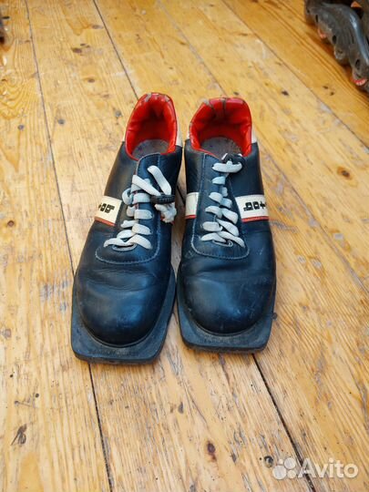 Роликовые коньки