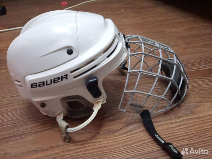 Хоккейный шлем