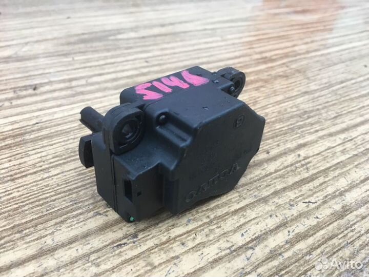 Моторчик заслонки отопителя Volvo XC90 I 02-2015г