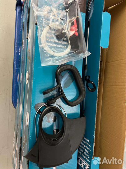 Аккумуляторный триммер Makita DUR181RF