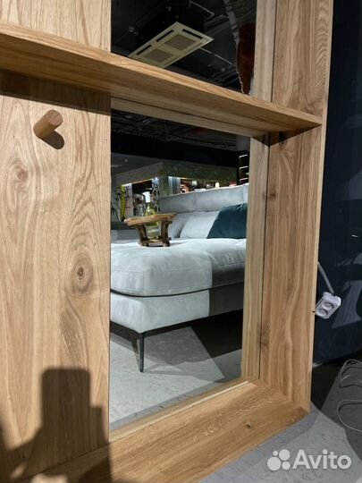 Зеркало-вешалка настенное