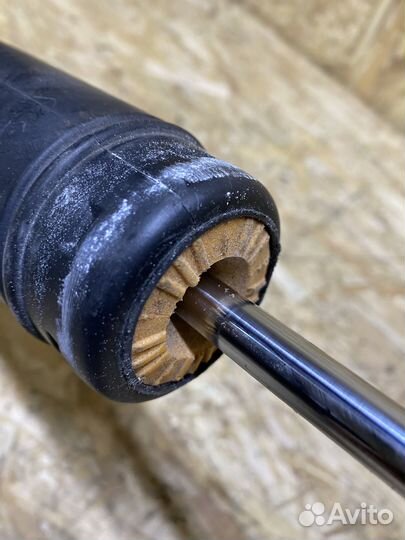 Стойка амортизатора задняя volvo v40