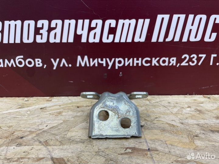 Петля двери Renault Logan