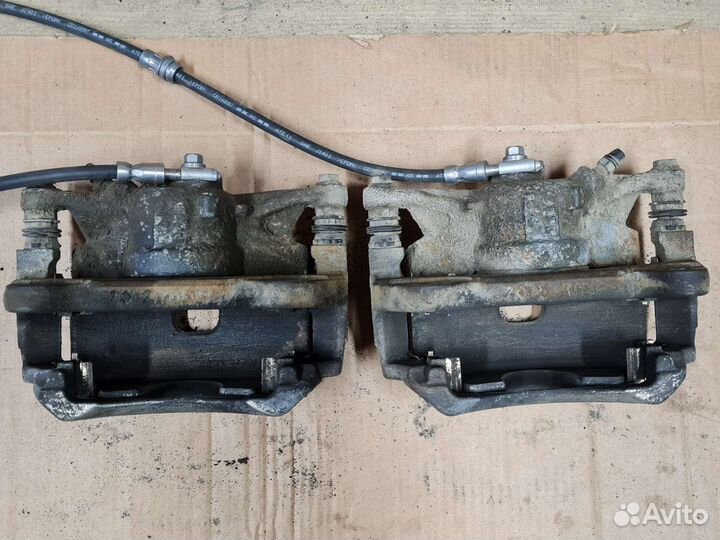 Передние суппорта в сборе Skoda Octavia A8