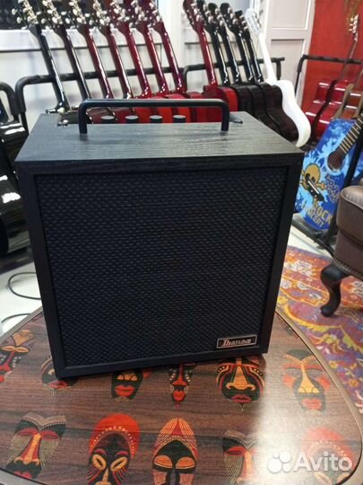 Басовый комбоусилитель