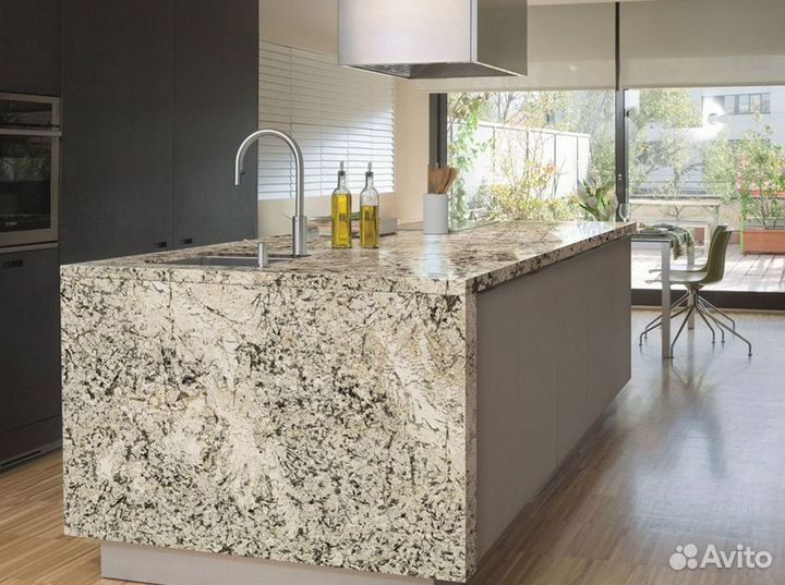 Столешница и остров из серого гранита Аляска