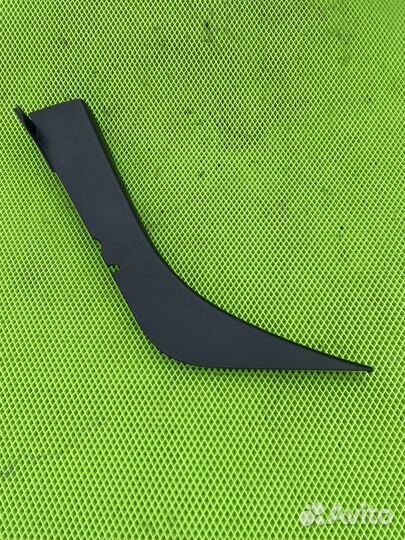 Обшивка левая задней стойки рено Logan 2