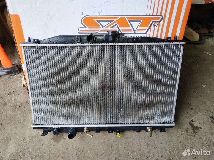 Радиатор Honda accord 7