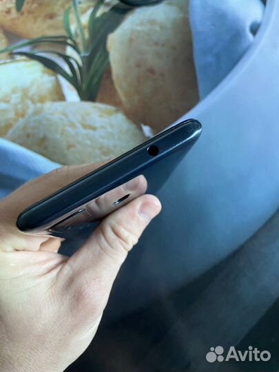 Продам телефон